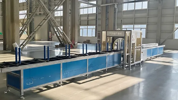 Место установки полностью автоматизированного станка для упаковки шин
